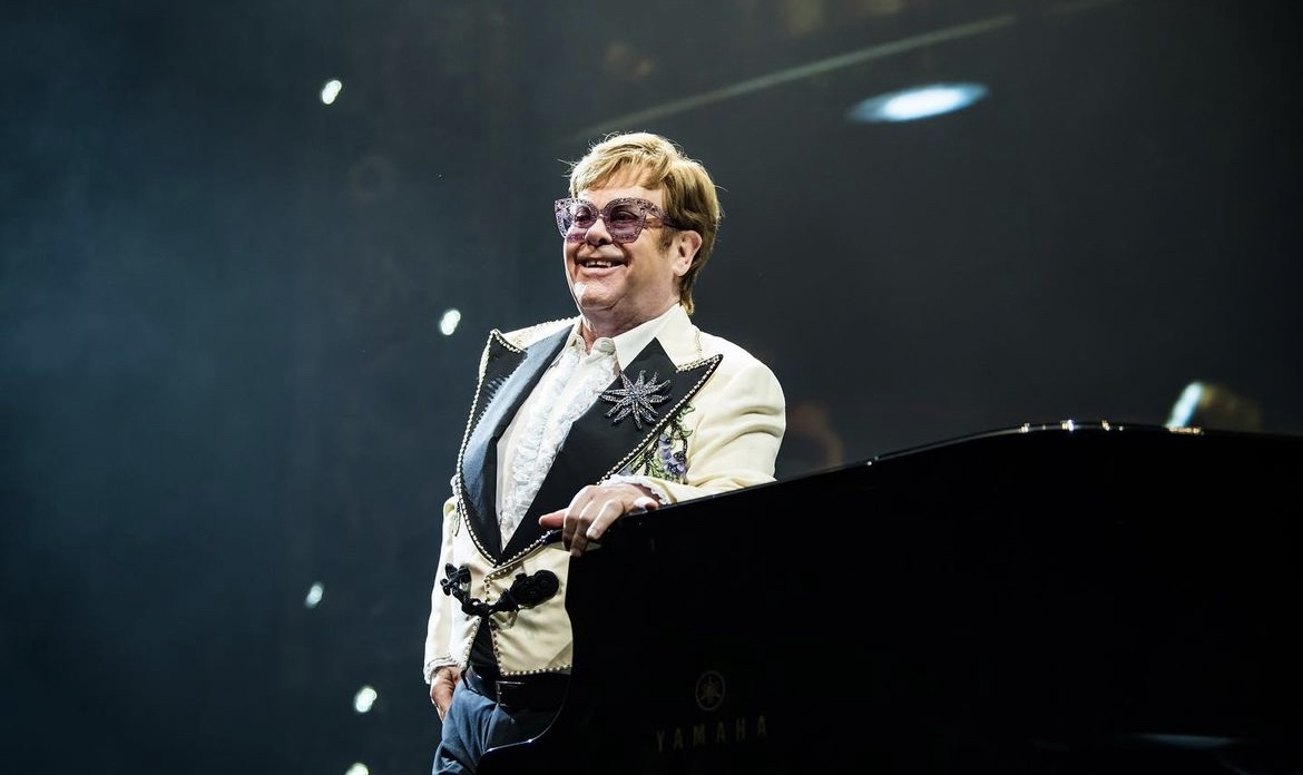 Elton John saca a subasta su armario en eBay para recaudar fondos contra el SIDA 