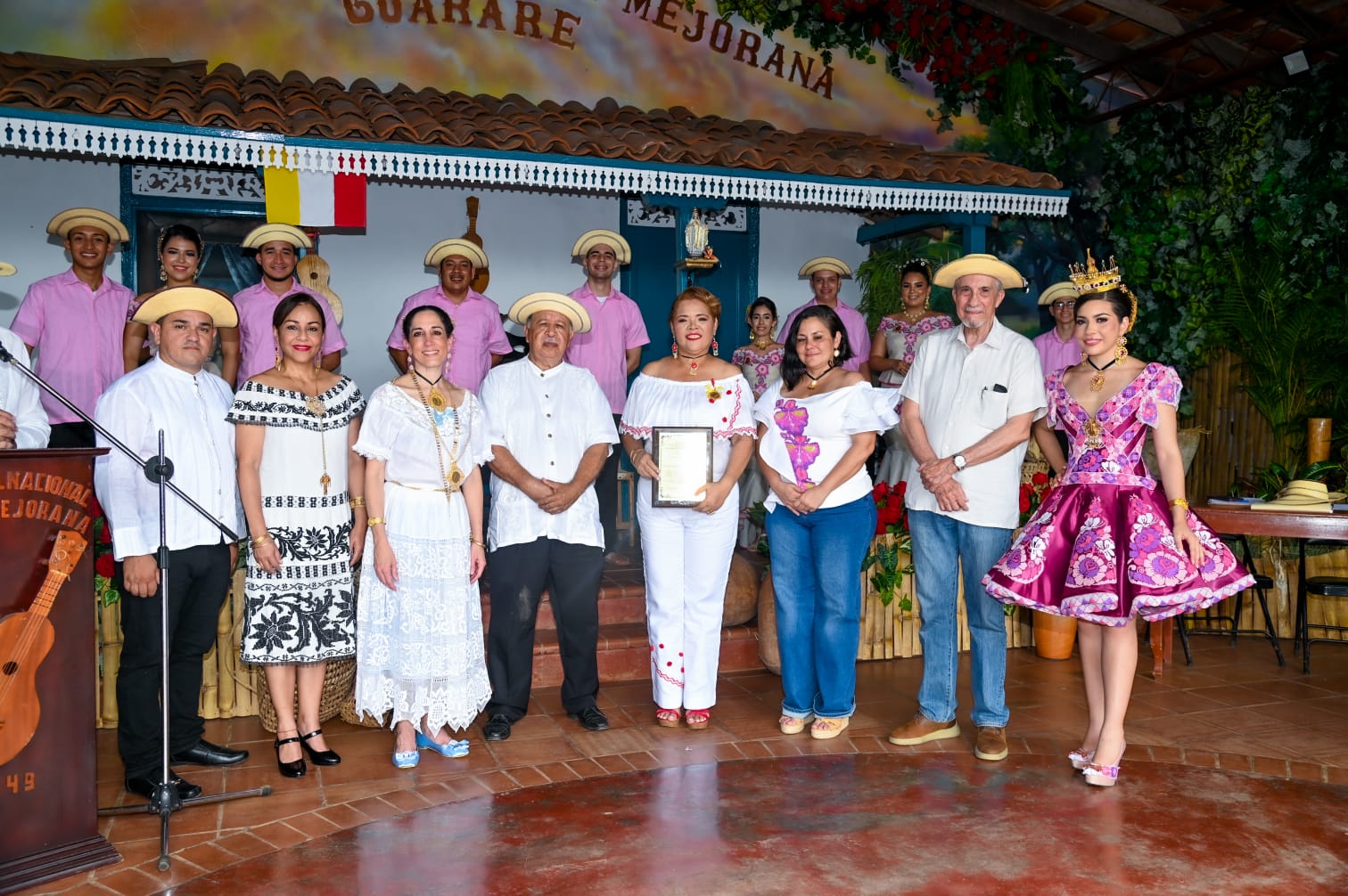 Educadora de Panamá Oeste, Carmen de la Cruz, recibe la Condecoración Manuel F. Zárate en Guararé 