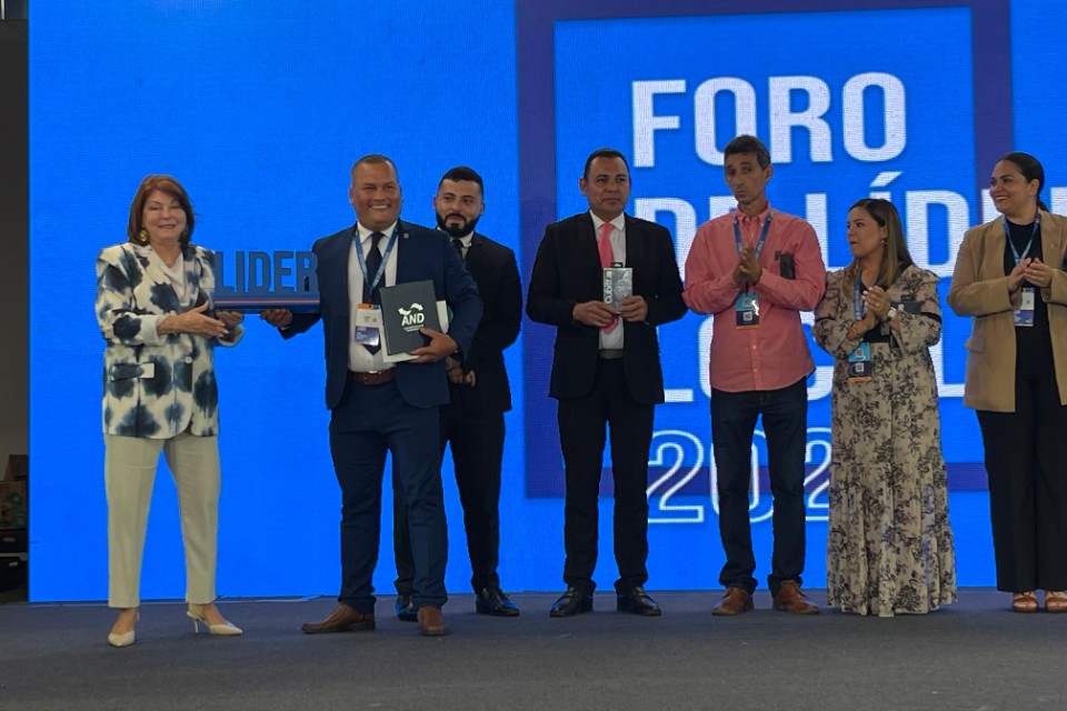 Foro de Líderes Locales culmina con éxito y entrega del Premio Líder 2024 