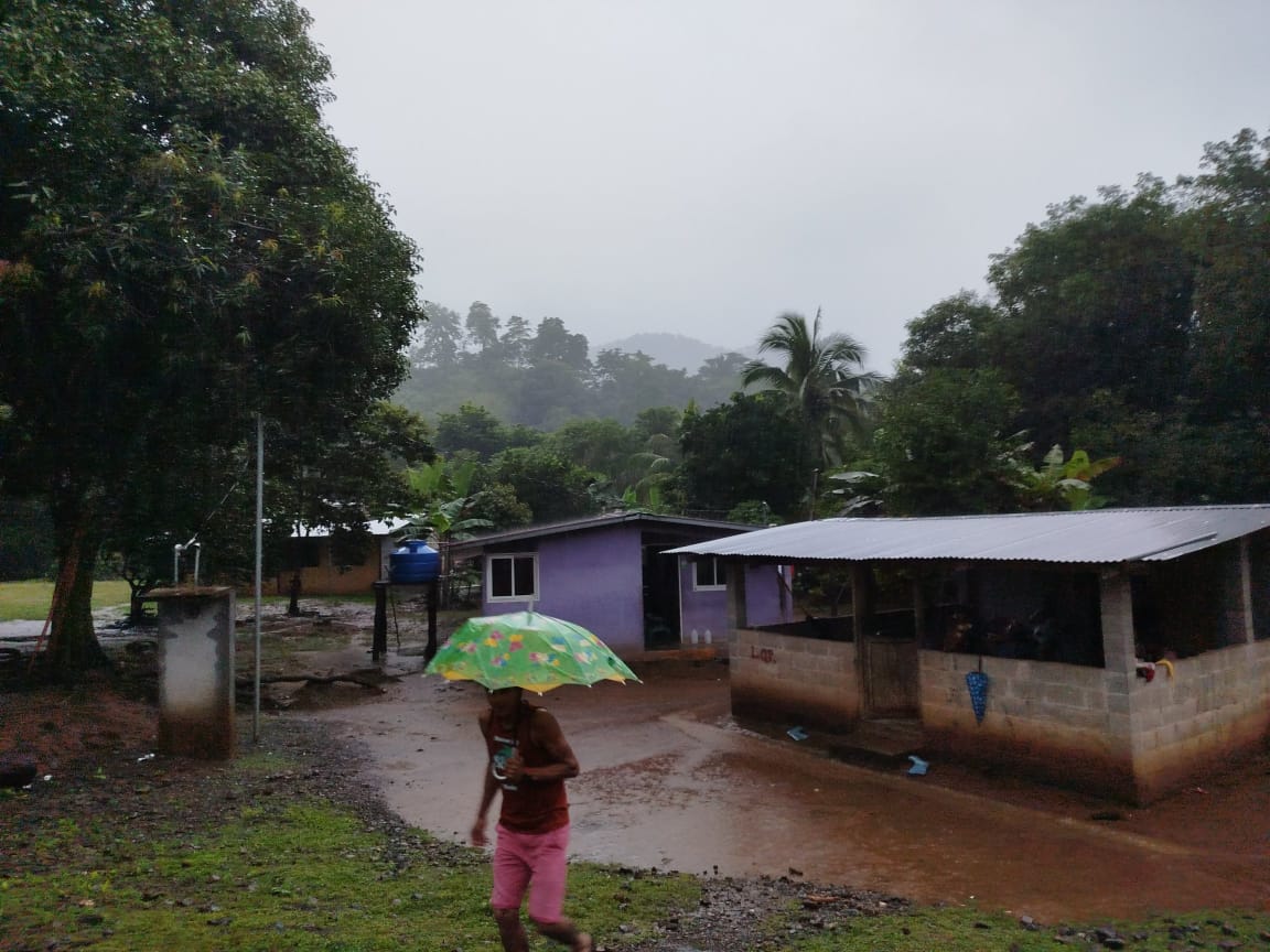 ¡Lluvias coincidieron con las mareas altas! Poblados del distrito de Mariato sufren a causa de las inundaciones 