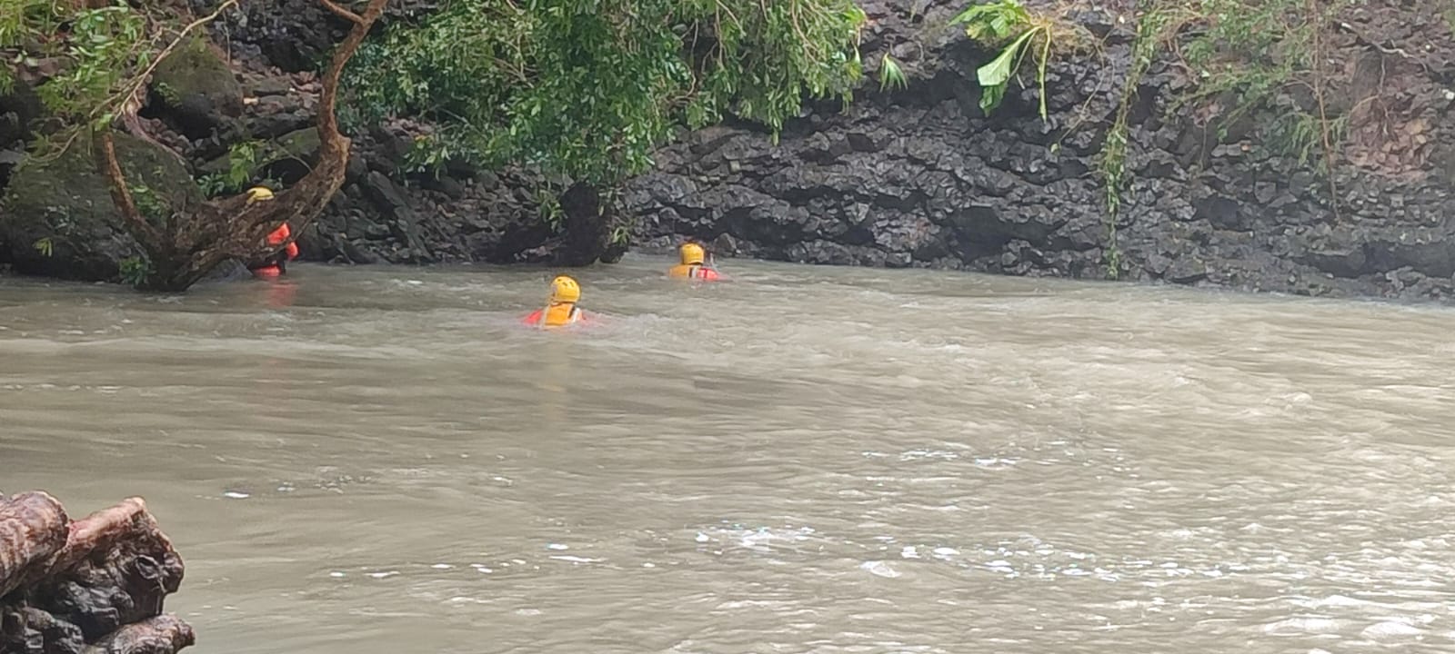 Continúa búsqueda de guía turística; desapareció en la Cascada Los Duendes 