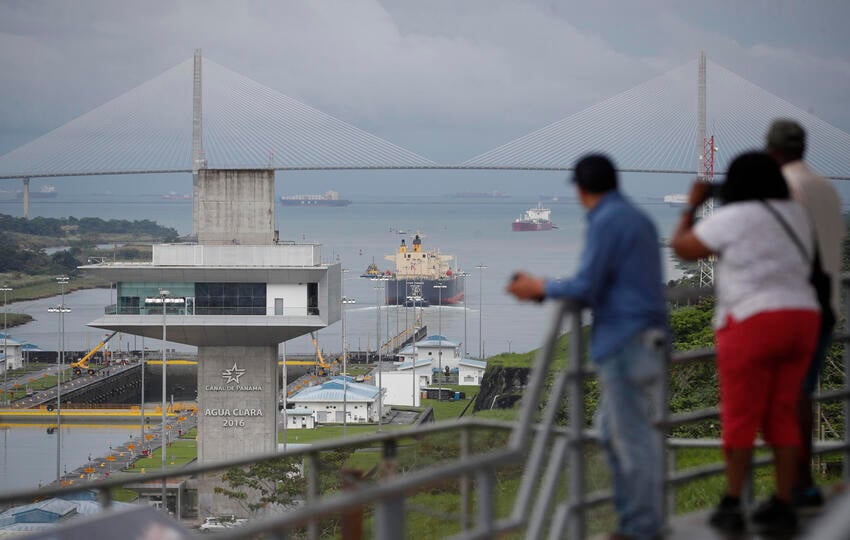 Donald Trump amenaza con pedir devolución del Canal de Panamá al quejarse de los altos peajes 