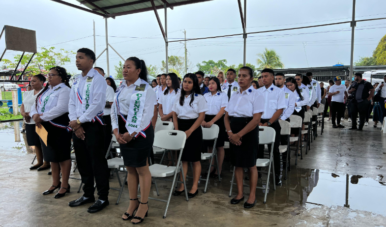 Tele Educación gradúa a 56 estudiantes en Colón 