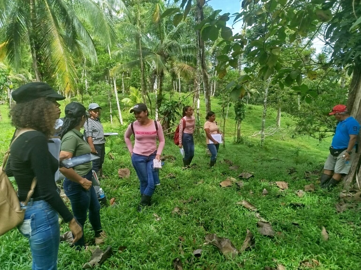 Refuerzan conocimientos agroforestales en el Guásimo de Donoso 