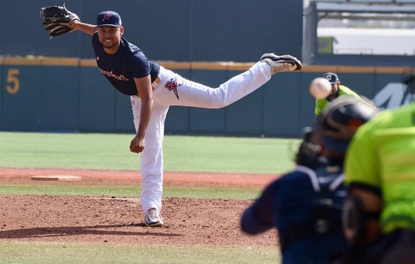 El lanzador panameño Kenny Hernández fue firmado por los Gigantes del Cibao 