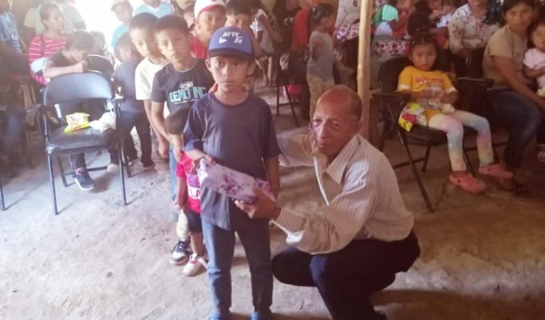 ¡Alegría y patria! Niños de El Jobo reciben juguetes y un mensaje de identidad 