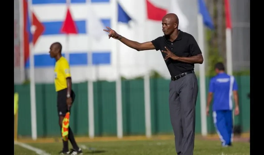 El técnico Julio Dely Valdés.