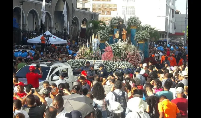 Procesión en Calidonia. 