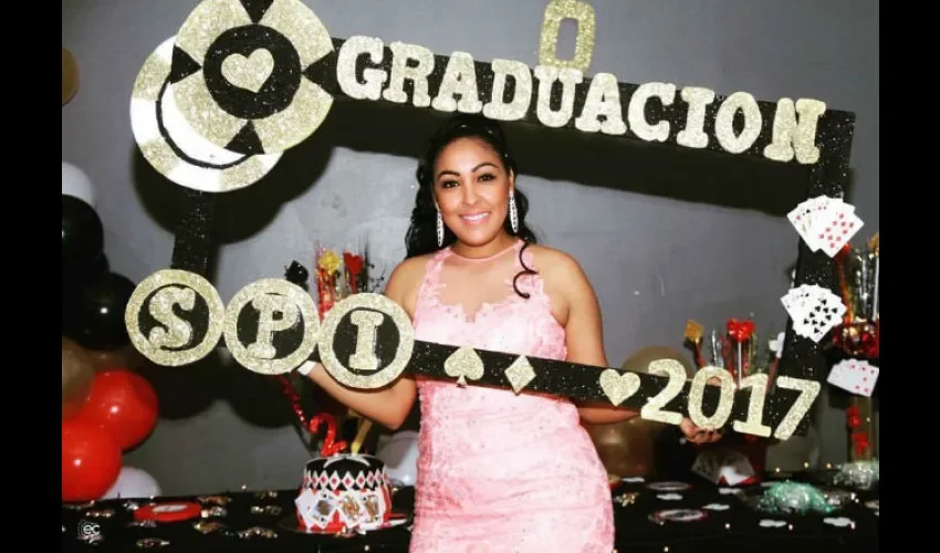 Se graduó el año pasado. 