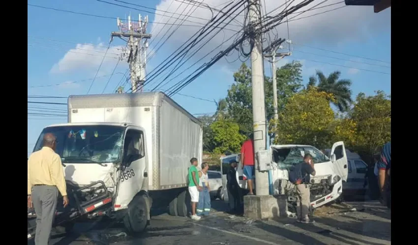 Accidente de tránsito en calle 13 de Parque Lefevre.