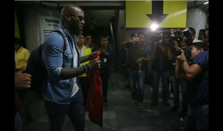 Baloy y Castrillo fueron protagonistas de una serie de roces y forcejeos en el clásico del fútbol chapín. 