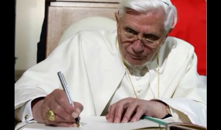 Durante el tiempo de sede vacante y hasta el 2 de mayo de 2013, Benedicto XVI residió en Castel Gandolfo; luego, ese mismo 2 de mayo, se trasladó al Monasterio Mater Ecclesiae, que se encuentra dentro de los muros del Vaticano. Foto: Redes Sociales