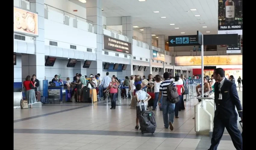 En aeropuerto de Tocumen recibe a miles de personas a diario.  FOTO: ROBERTO BARRIOS