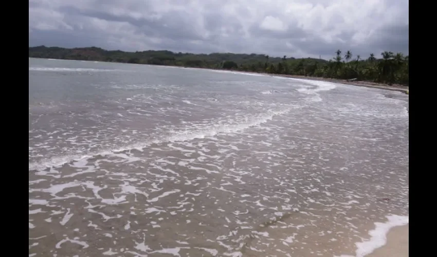 Foto ilustrativa de la playa donde desapareció el joven. 