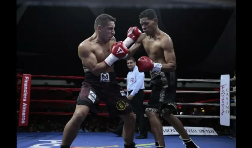 Oliver Meza entrena en el gimnasio José "Maco" Arboleda.