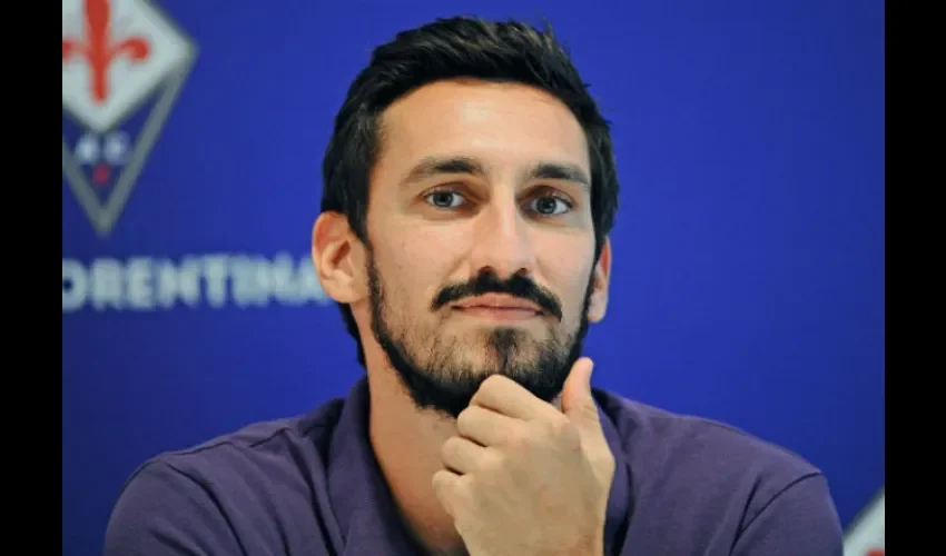 El capitán del Fiorentina, el italiano Davide Astori. Foto: EFE