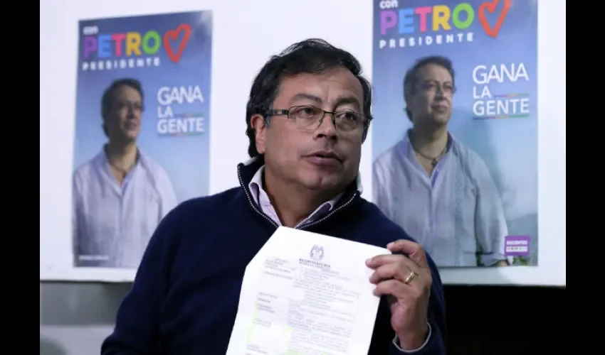 El candidato presidencial Gustavo Petro, fue objeto de un ataque durante una caravana. FOTO/EFE