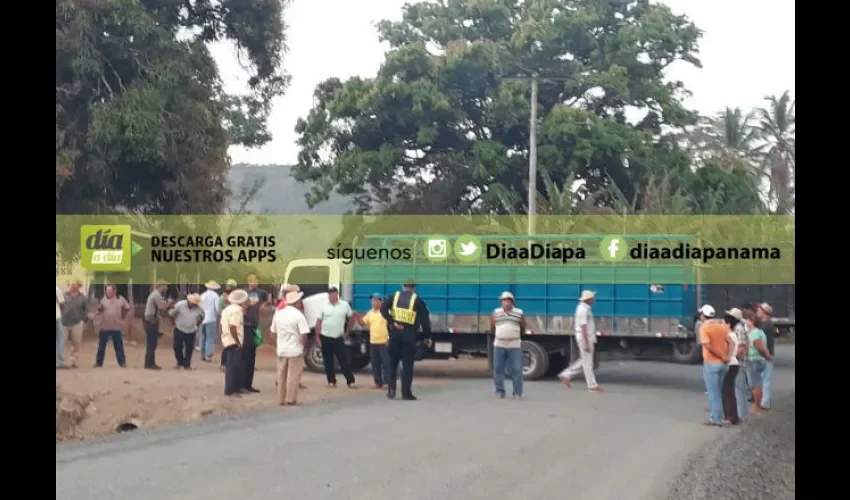 Foto ilustrativa del paro que realizaron moradores de la comunidad. 