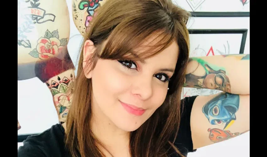 Claudia tiene cuatro años de ser tatuadora. Foto / Cortesía.