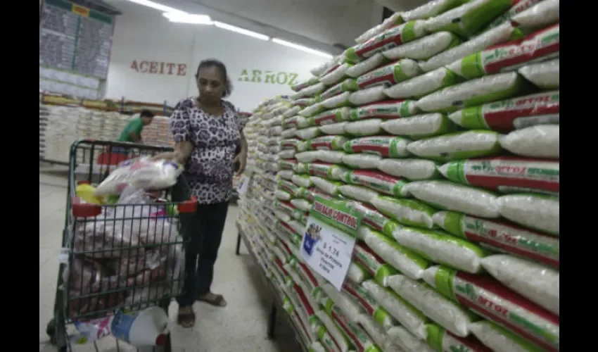 Panameños no han visto ningún ahorro con el control de precios. Foto: Roberto Barrios