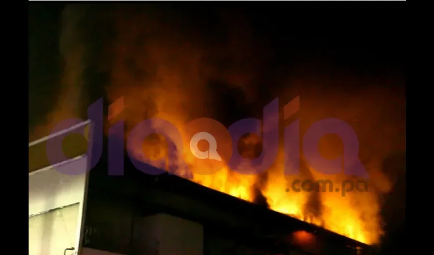 Incendio en la Avenida Justo Arosemana.