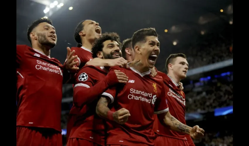 Firmino festeja junto al resto de sus compañeros./AP