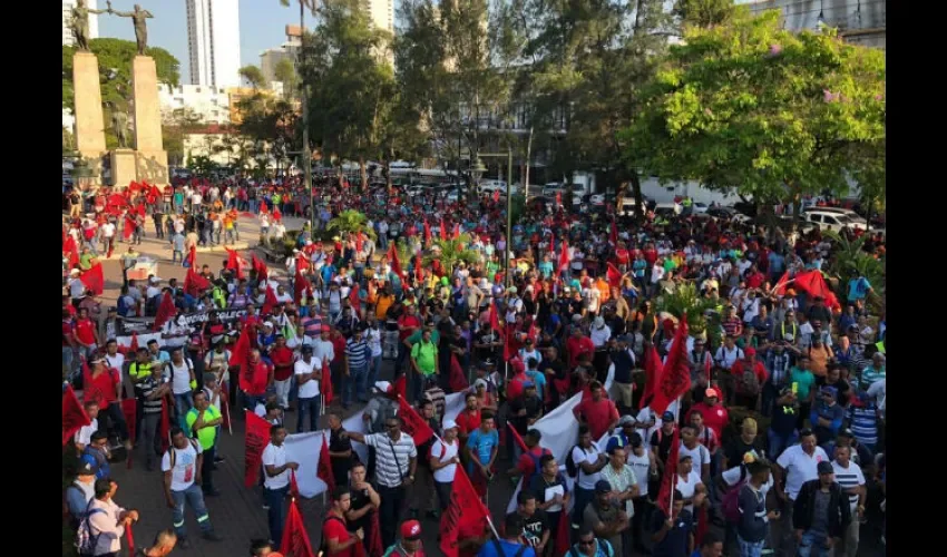 Foto ilustrativa de la manifestación del Suntracs. 