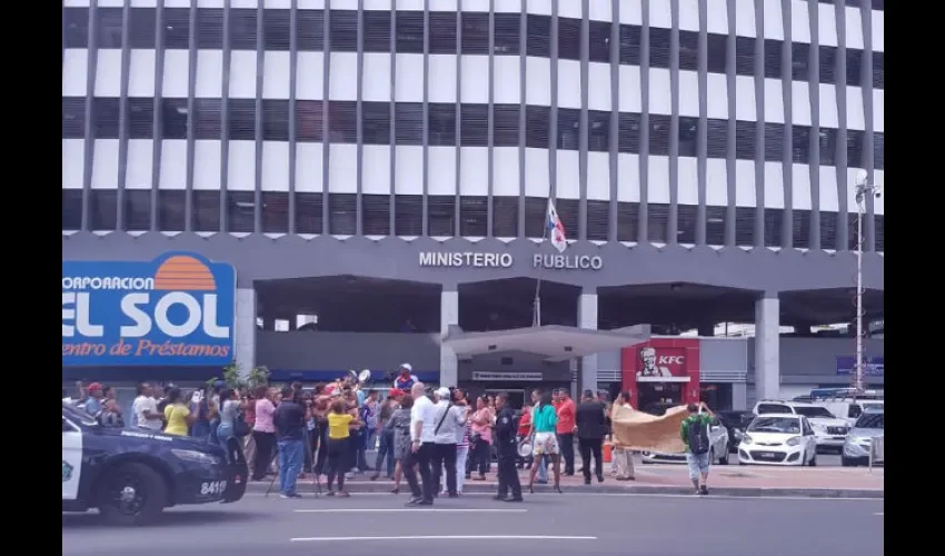 Protesta en vía España.