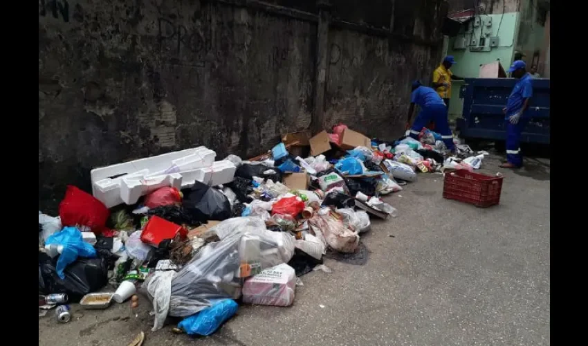 Así hay muchas esquinas de la ciudad de Colón. Foto: Aguaseo