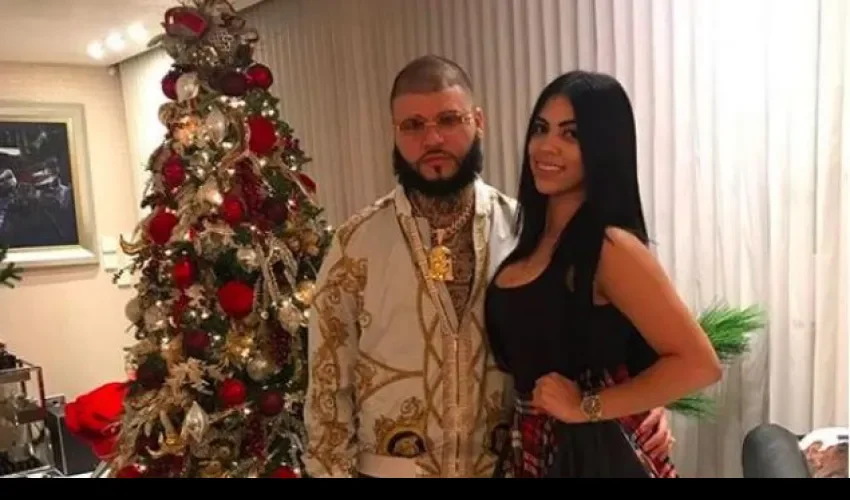 Farruko junto a su esposa. / Foto: Archivo