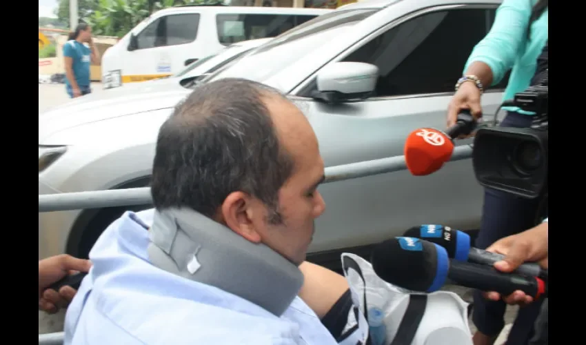 También el galeno continuó utilizando un cuello ortopédico. 