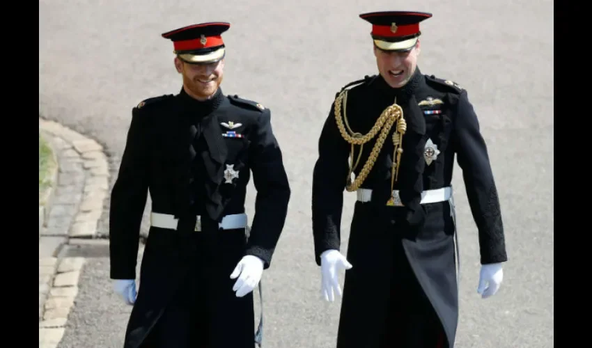 Harry y su hermano decidieron caminar hacia la capilla. / Foto: AP