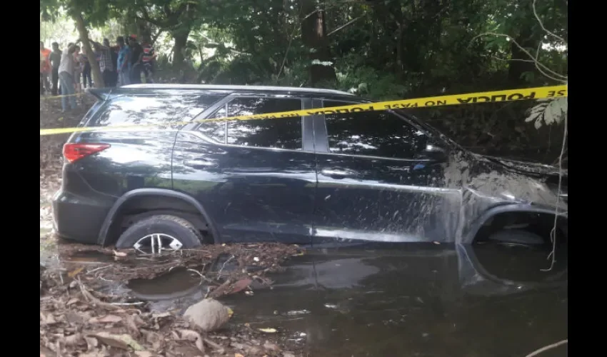 Uno de los antisociales disparó a los familiares, pero no logró herir a nadie.