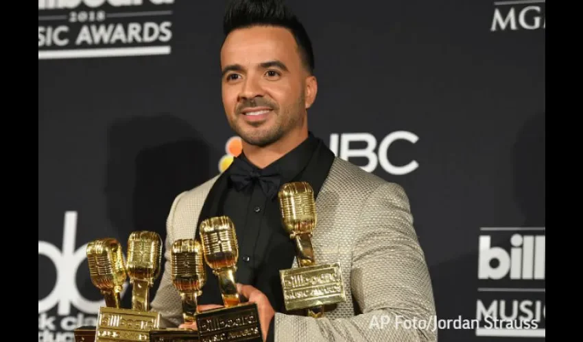 Luis Fonsi. 