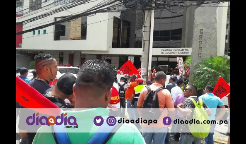 Los trabajadores del Suntracs no han descansado en las acciones de fuerza en las diferentes avenidas del país. Foto: Jean Carlos Díaz