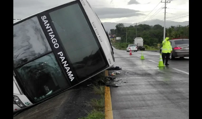 Pasajeros resultaron ilesos del accidente vehicular. 