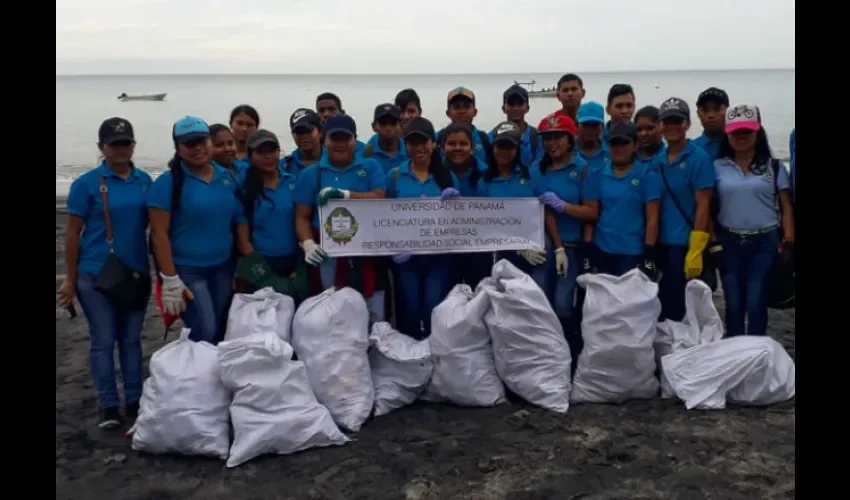 La campaña de limpieza fue apoyada por el Municipio de Antón 