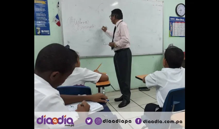 Este maestro de la Escuela El Japón dio su clase. Foto: Jesús Simmons