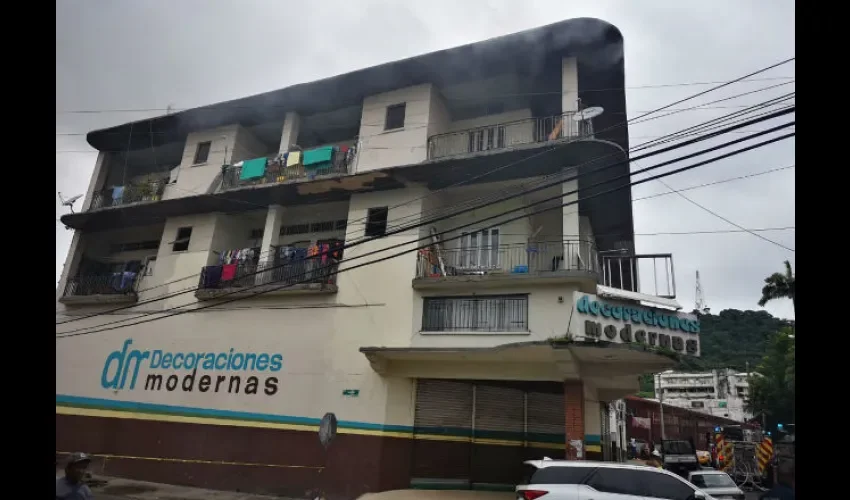 Incendio en edificio Decoraciones Modernas. 