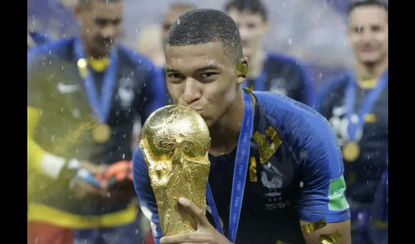 Kylian Mbappé tiene 19 años./AP