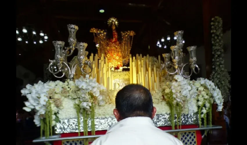 La solemne procesión recorrió las calles de Las Tablas. 