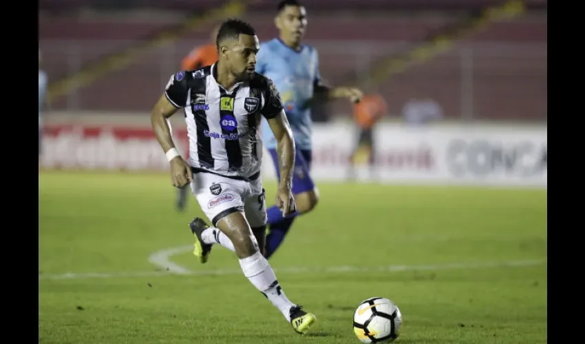 Armando Polo, jugador del Tauro FC. Foto:EFE