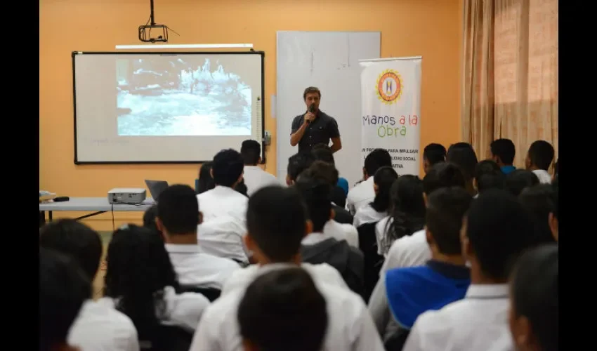 Ezequiel Bonomi, es un surfer y activista apasionado por el tema del plástico. Foto: Cortesía