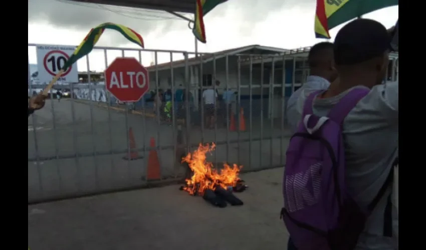 Protesta en Home Port.