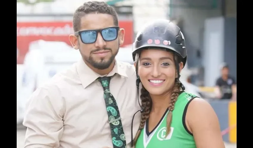 La pareja se comprometió en Calle 7. Foto: Instagram