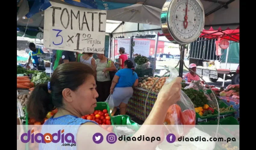 Los alimentos eran vendidos a precios muy bajos. Foto: Jesús Simmons