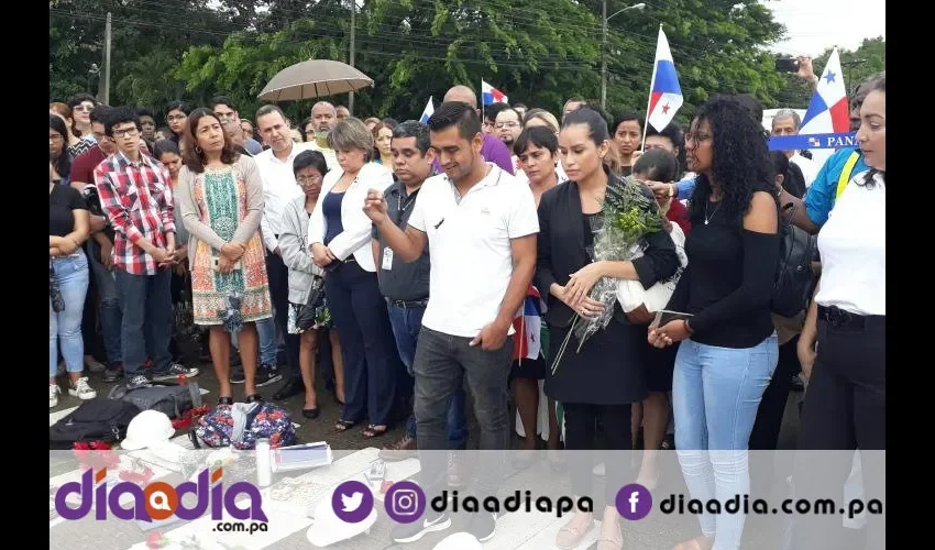 Estudiantes quieren que se construya el puente rápido. Foto: Jesús Simmons