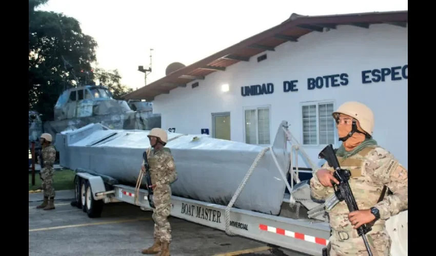 Encuentran embarcación semisumergible en Panamá Oeste.