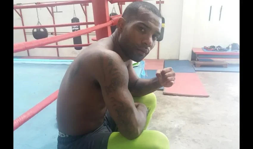 Jezreel "El Invisible" Corrales se entrena en la Ciudad Deportiva Irving Saladino./Día a Día