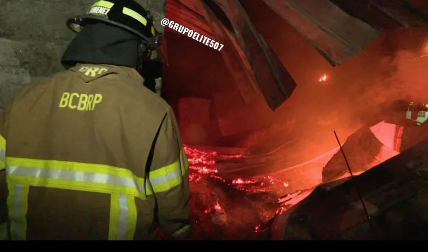 El fuego consumió la morada. Foto: Cortesía